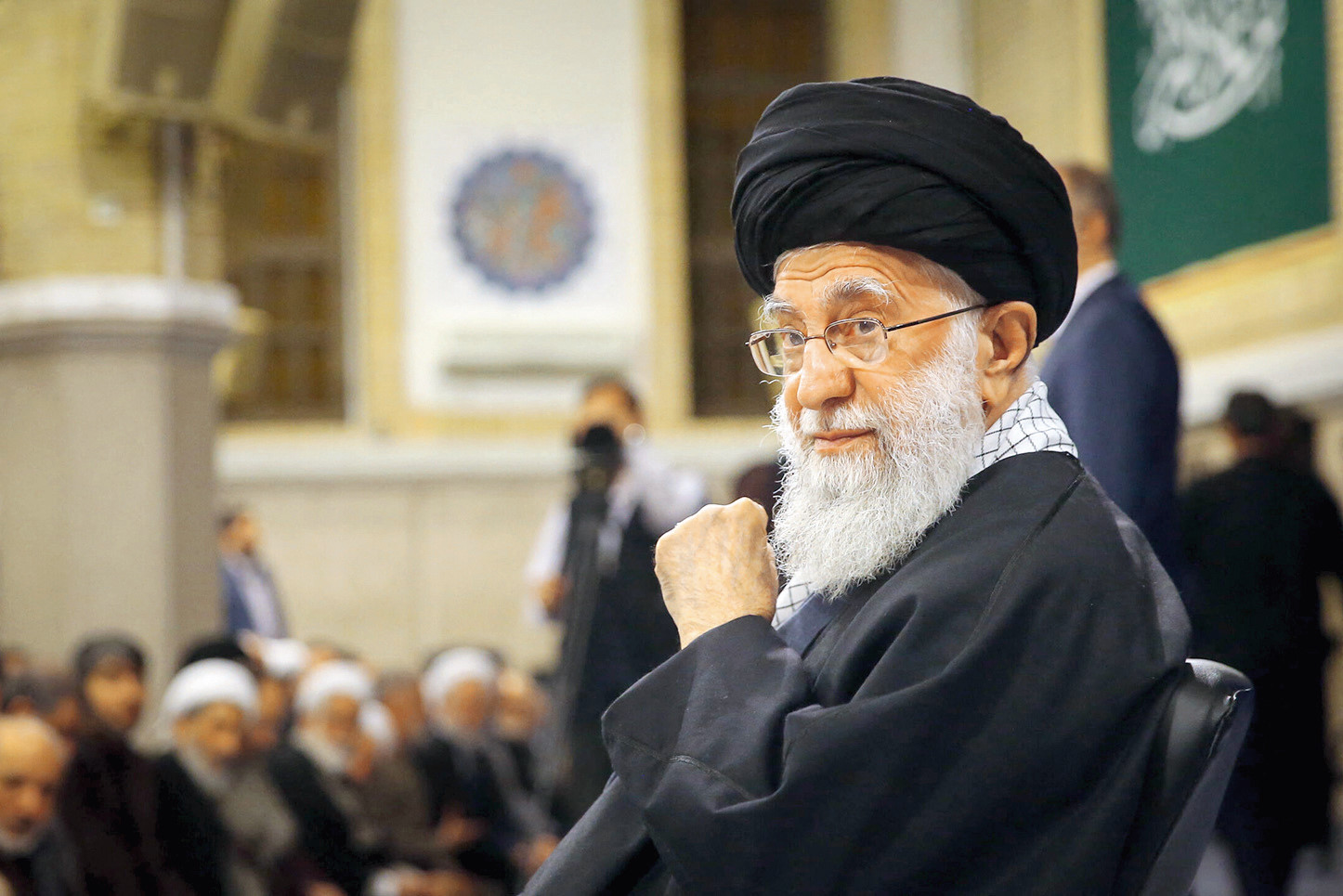 Hamaney konuşmasında 'Düşman başarılı olursa başka ülkelere de saldıracak, biz Müslümanlar yıllarca bu gerçeği göremedik ama neticelerini yaşıyoruz. Bugün artık uyanık olmamız gerekiyor. Afganistan'dan Yemen'e, Gazze'den Lübnan'a kadar İslam ülkeleri sağlam bir şekilde hazırlıklı olmalı' itirafıyla günah çıkardı adeta.