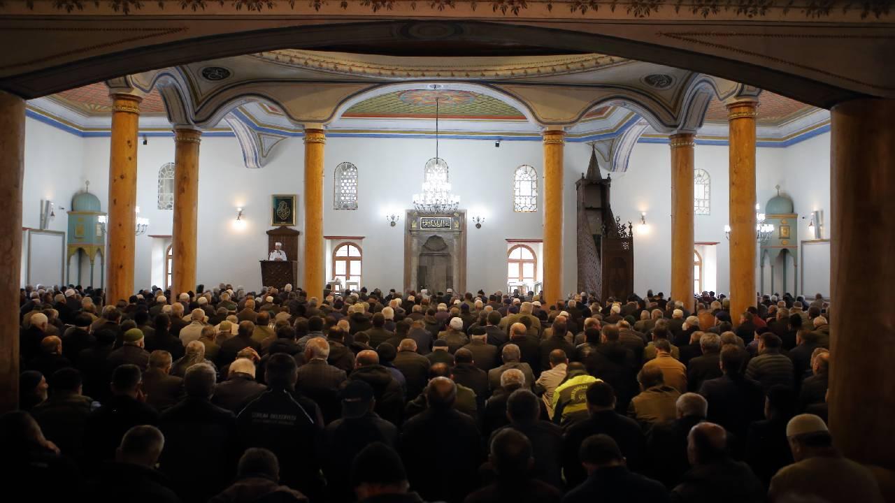 cuma-namazi-namaz-corum-aa-2200416.jpg