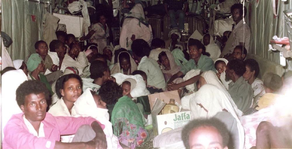 İsrail'e getirilen Etiyopya Yahudileri, burada da kamplarda toplandı ve eğitime tabi tutuldu.