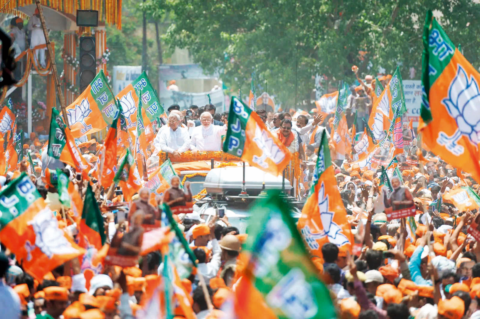 Yumuşak Hindutva tarihi bağlamda çok da ayrımcı olmayan, Müslümanları tamamen dışlamayan bir yaklaşıma sahip olsa da Rahul Gandi özelinde Müslümanlar seçeneğini görmezden gelen bir zihniyete büründü bugün. Müslümanlar Modi'ye oy vermiyor, muhalefet lideri Rahul Gandi için bu bir fırsat aslında. Müslümanları kendi safına çekebilir ve belki seçimleri kazanabilir. Ama böyle bir yaklaşımı göremiyoruz.