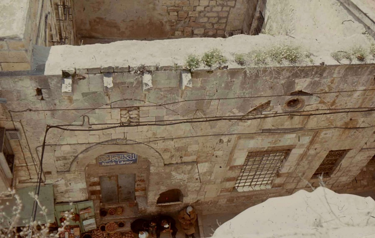 Hâlidiyye Kütüphanesi, İsrail'in işgalinden sonra uzun süre bakımsız kaldı.  Hâlidiyye Kütüphanesi, İsrail'in işgalinden sonra uzun süre bakımsız kaldı.