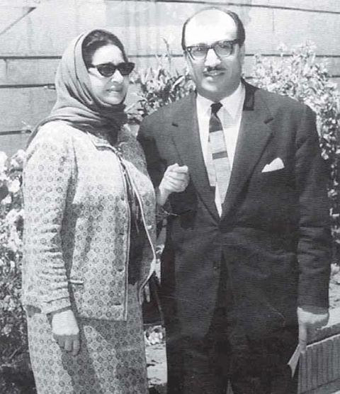 1954'te Dr. Hasan Seyyid Hafnâvî ile kâğıt üzerinde evlilik yapan Ümmü Gülsüm, ölümüne kadar evli kalmıştı. 1954'te Dr. Hasan Seyyid Hafnâvî ile kâğıt üzerinde evlilik yapan Ümmü Gülsüm, ölümüne kadar evli kalmıştı.