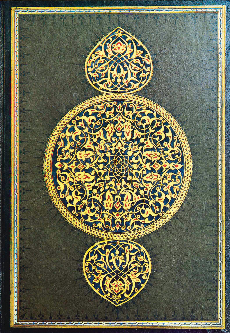 » Fırçasından sızan latif teferruat Süheyl Ünver'in siyah zemin üzerine sabır ve ihtimamla işlediği zarif ve latif yazma cilt, sanatının incelişini gösteren nadide örneklerden biridir.  » Fırçasından sızan latif teferruat Süheyl Ünver'in siyah zemin üzerine sabır ve ihtimamla işlediği zarif ve latif yazma cilt, sanatının incelişini gösteren nadide örneklerden biridir.