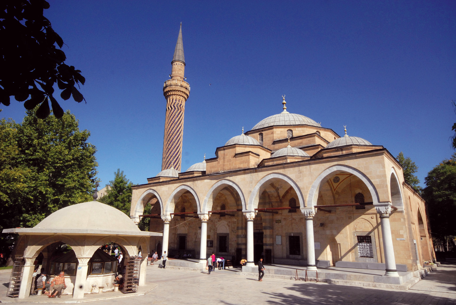 » Afyon'da İmaret Camii adıyla da bilinen Gedik Ahmed Paşa Camii » Afyon'da İmaret Camii adıyla da bilinen Gedik Ahmed Paşa Camii