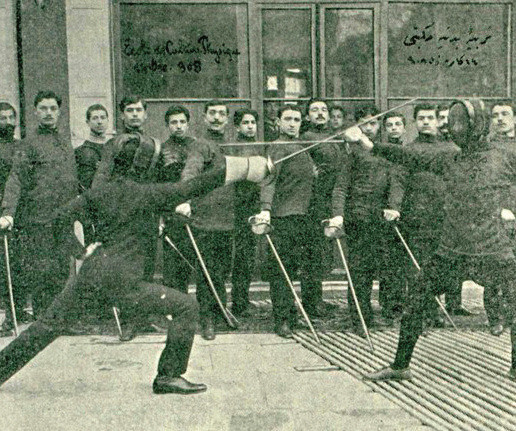 'Genç' terimi, tarih boyunca kategorik bir ifade olarak var olmuş olabilir ancak gençlik kavramı, sosyal bir kategori olarak ortaya çıkması bakımından modern zamanlarda şekillenmiş bir olgudur. 'Genç' terimi, tarih boyunca kategorik bir ifade olarak var olmuş olabilir ancak gençlik kavramı, sosyal bir kategori olarak ortaya çıkması bakımından modern zamanlarda şekillenmiş bir olgudur.