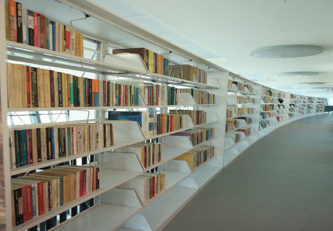 Kütüphane içerisinde, 100 bin kitap ve yine 100 binin üzerinde sesli ve görüntülü arşiv bulunuyor. Kütüphane içerisinde, 100 bin kitap ve yine 100 binin üzerinde sesli ve görüntülü arşiv bulunuyor.