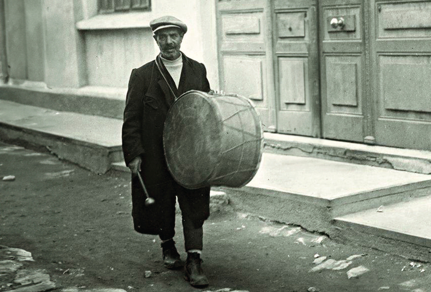 Osmanlı İstanbul'unda Ramazan'ın gelişi, henüz gelmeden kendisini belli eder. Osmanlı İstanbul'unda Ramazan'ın gelişi, henüz gelmeden kendisini belli eder.