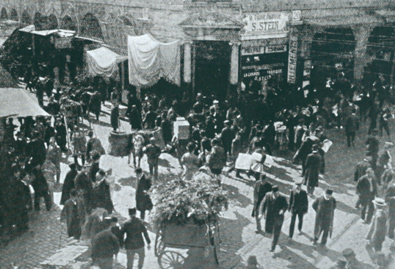 1908 Boykotu bugün ile karşılaştırıldığında daha hakiki ve samimi bir boykot süreci olarak yaşanmıştır. 1908 Boykotu bugün ile karşılaştırıldığında daha hakiki ve samimi bir boykot süreci olarak yaşanmıştır.