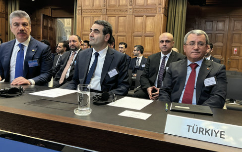 Bu davayı takiben birçok ülkede ulusal kamuoyunun İsrail'in katliamlarına karşı daha fazla harekete geçtiği ve Güney Afrika'nın yaktığı ışığı takip etmesi için kendi hükümetlerine daha fazla baskı uyguladığı açıkça görülüyor. Bu davayı takiben birçok ülkede ulusal kamuoyunun İsrail'in katliamlarına karşı daha fazla harekete geçtiği ve Güney Afrika'nın yaktığı ışığı takip etmesi için kendi hükümetlerine daha fazla baskı uyguladığı açıkça görülüyor.