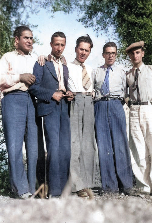 Adana edebi muhitinden bir grup, Ziya İlhan, Arif Nihat, Hamit Salih Asyalı (N. Tonga Arşivi) Adana edebi muhitinden bir grup, Ziya İlhan, Arif Nihat, Hamit Salih Asyalı (N. Tonga Arşivi)