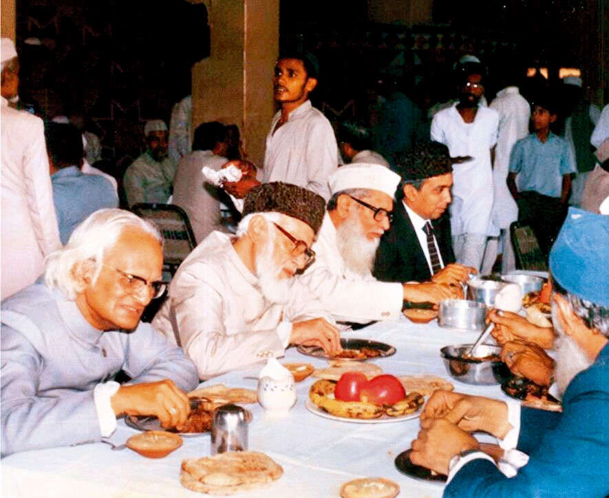 Nedvi, fikirleri, teşkilatçı yapısı ve cesaretiyle kısa süre içinde Hindistan Müslümanları arasında dikkat çeker hale geldi. Nedvi, fikirleri, teşkilatçı yapısı ve cesaretiyle kısa süre içinde Hindistan Müslümanları arasında dikkat çeker hale geldi.