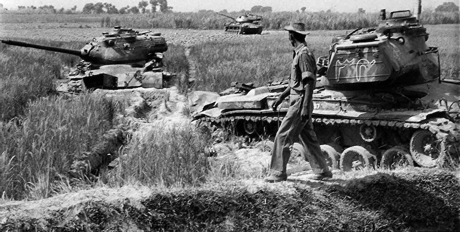 3 Aralık 1971, Pakistan-Hindistan savaşı başladı. 3 Aralık 1971, Pakistan-Hindistan savaşı başladı.