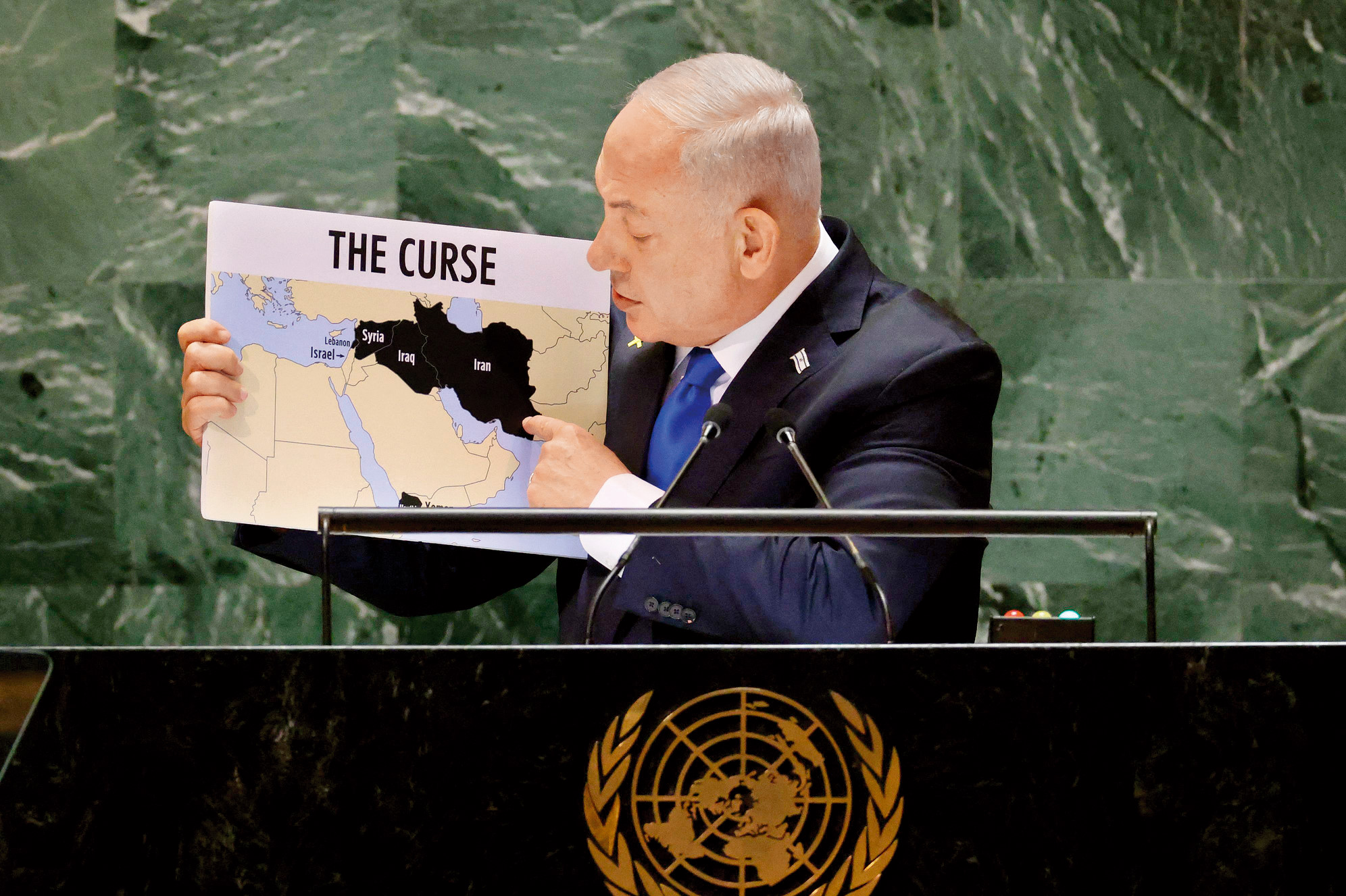 israilin lânet ettiği ülkelere gelirsek haritada üzeri siyah renkle boyanmış İran, Suriye, Irak ve Lübnan. Türkiye burada es geçilmiş. Aslında kulislerde konuşulan 'En büyük ve en kuvvetli düşman Türkiye' düşüncesine haritada yer verilmemiş. Belki de bunun nedeni, 'Düşmanımın düşmanı benim dostumdur' anlayışından kaynaklanıyordur. Çünkü İran ve Türkiye birçok alanda dostluk anlayışından uzak bir tutum sergilemiş, İran'ın terör örgütü PKK'yı destekleyici bazı anlayış içerisinde olduğu, bunu da açıkça sergilemekten çekinmediği istihbarat raporlarına yansımıştı. israilin lânet ettiği ülkelere gelirsek haritada üzeri siyah renkle boyanmış İran, Suriye, Irak ve Lübnan. Türkiye burada es geçilmiş. Aslında kulislerde konuşulan 'En büyük ve en kuvvetli düşman Türkiye' düşüncesine haritada yer verilmemiş. Belki de bunun nedeni, 'Düşmanımın düşmanı benim dostumdur' anlayışından kaynaklanıyordur. Çünkü İran ve Türkiye birçok alanda dostluk anlayışından uzak bir tutum sergilemiş, İran'ın terör örgütü PKK'yı destekleyici bazı anlayış içerisinde olduğu, bunu da açıkça sergilemekten çekinmediği istihbarat raporlarına yansımıştı.