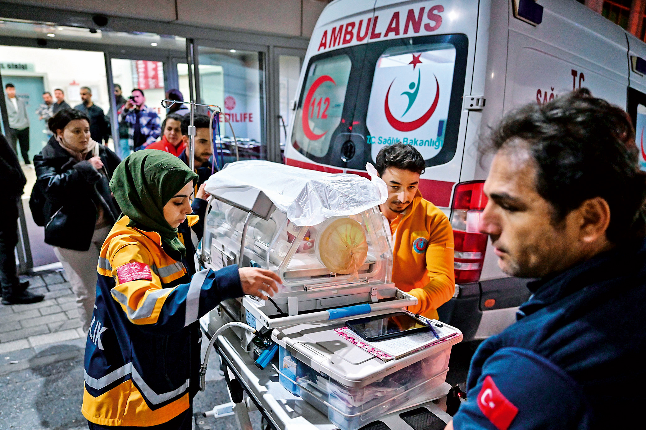 Çetenin en alt kademeleri için özellikle 'para' bir motivasyon kaynağı olabilir. Ancak örgütün tepe noktasına çıktıkça paradan ziyade başka şeyler de aranmalı.  Çetenin en alt kademeleri için özellikle 'para' bir motivasyon kaynağı olabilir. Ancak örgütün tepe noktasına çıktıkça paradan ziyade başka şeyler de aranmalı.