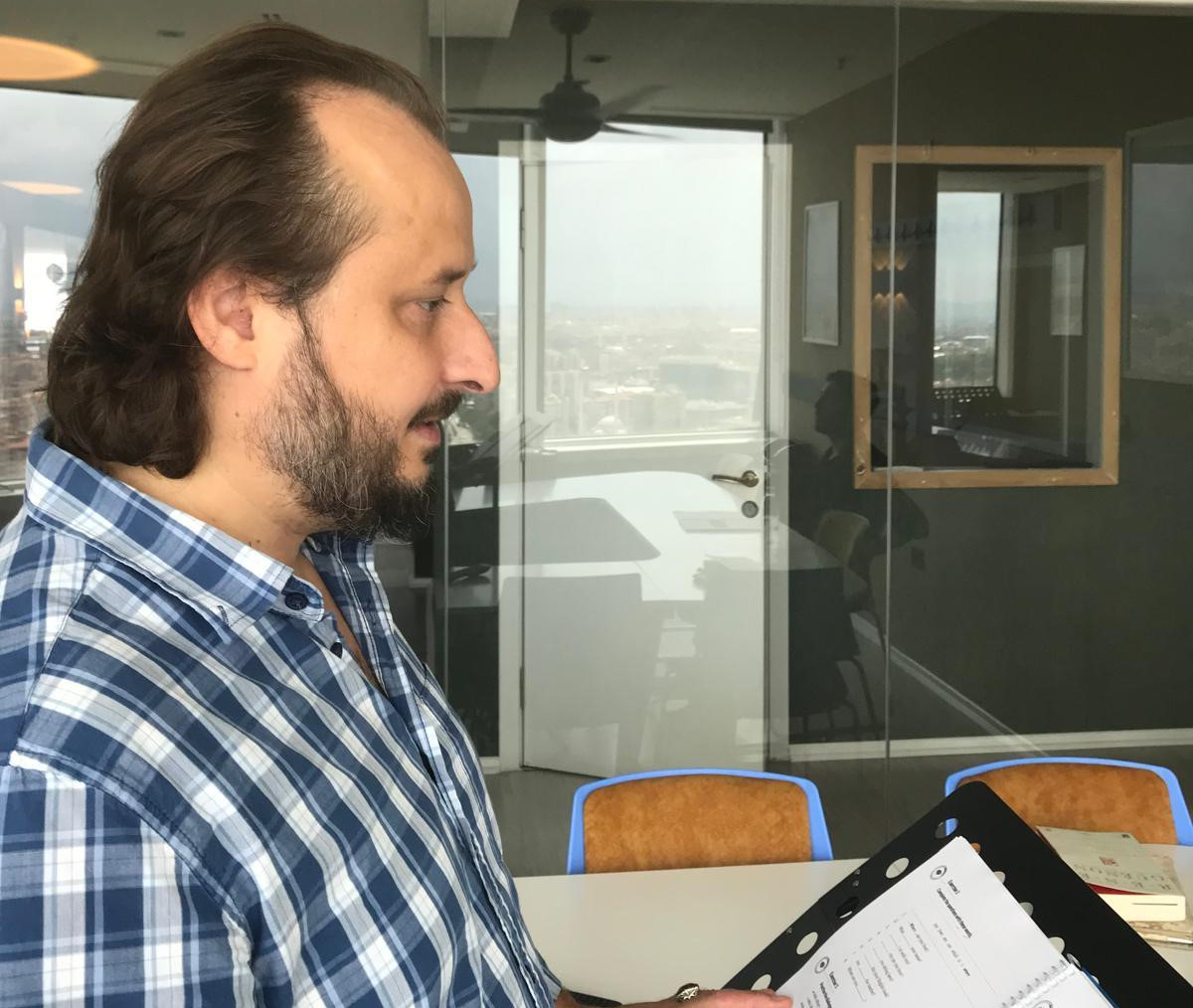 Aşırı borç balonu ansızın patlayarak çok derin krizlere, piramidin tepesine doğru bir servet yığılmasına sebep olur. Aşırı borç balonu ansızın patlayarak çok derin krizlere, piramidin tepesine doğru bir servet yığılmasına sebep olur.