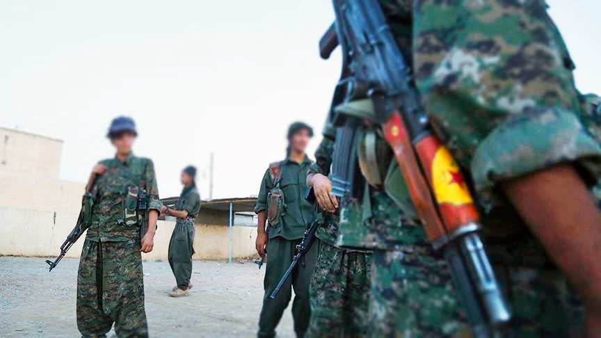 PKK, tüm dünyada ve ABD'de terör örgütü listesinde yer alıyordu. Hatta örgüt yöneticileri, NATO'nun bile en çok arananlar listesindeydi. Yani ABD, müttefiki olan Türkiye'nin düşmanı olan terörist gurubu hem silahlandırıyor hem de ileride KÜRT kartını oynamak için eğitiyordu. PKK, tüm dünyada ve ABD'de terör örgütü listesinde yer alıyordu. Hatta örgüt yöneticileri, NATO'nun bile en çok arananlar listesindeydi. Yani ABD, müttefiki olan Türkiye'nin düşmanı olan terörist gurubu hem silahlandırıyor hem de ileride KÜRT kartını oynamak için eğitiyordu.