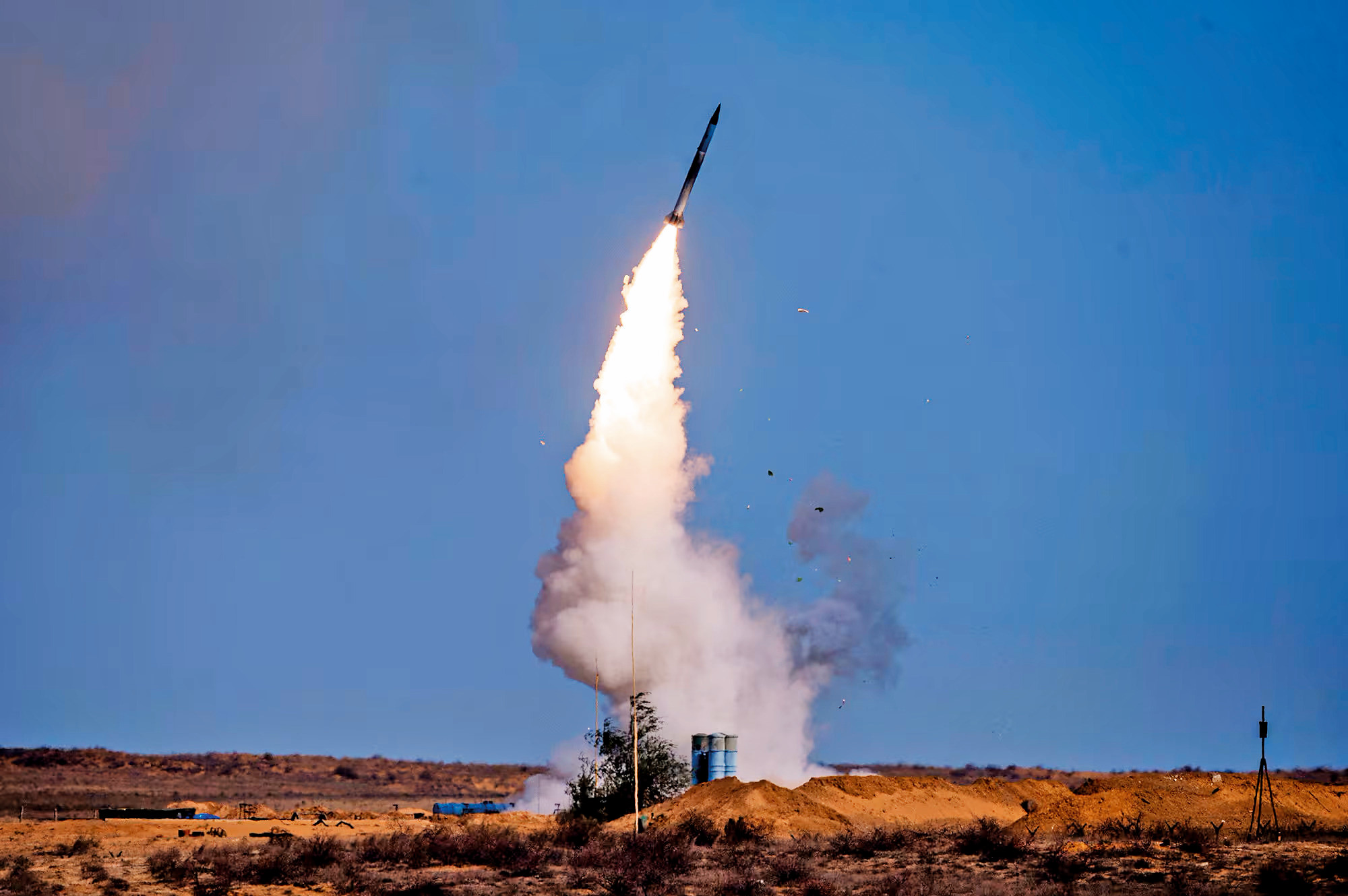 ABD ve Türkiye arasında hâlen bir kriz olmaya devam eden S-400'ler olayı aslında Trump'ın selefi Obama döneminde başlamıştı. Trump ise yönetime geldiğinde Cumhurbaşkanı Erdoğan'ın S-400 konusundaki açıklamalarını haklı bulduğunu belirterek, bu krizden Obama yönetimini sorumlu tutmuştu. ABD ve Türkiye arasında hâlen bir kriz olmaya devam eden S-400'ler olayı aslında Trump'ın selefi Obama döneminde başlamıştı. Trump ise yönetime geldiğinde Cumhurbaşkanı Erdoğan'ın S-400 konusundaki açıklamalarını haklı bulduğunu belirterek, bu krizden Obama yönetimini sorumlu tutmuştu.