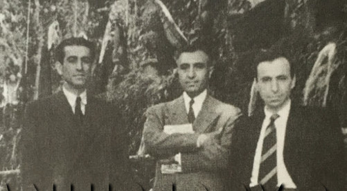 Soldan sağa: Ekrem Havrani, Salahaddin Bitar ve Mişel Eflak. Roma, 1953. Soldan sağa: Ekrem Havrani, Salahaddin Bitar ve Mişel Eflak. Roma, 1953.